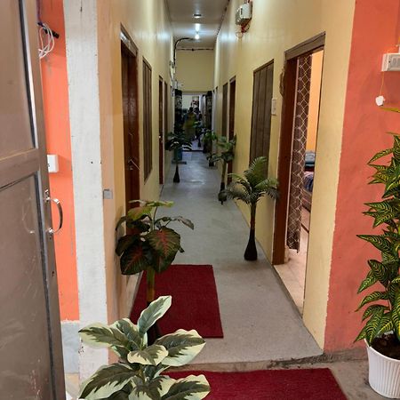 Shakuntala Guest House Ayodhya Eksteriør billede